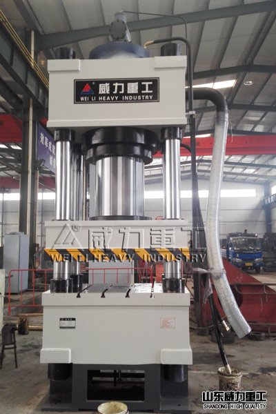 800噸四柱油壓機(jī)生產(chǎn)廠家車(chē)間