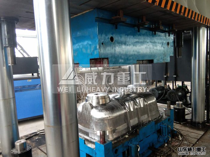 1500噸玻璃鋼化糞池液壓機(jī)模壓過(guò)程