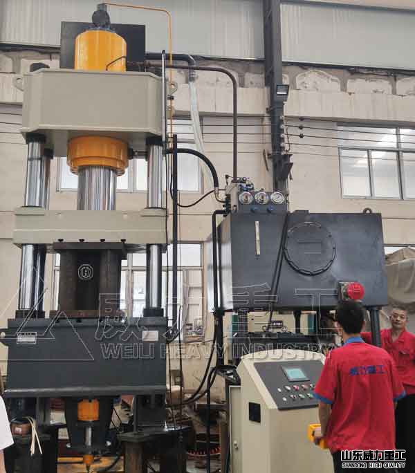 400噸熱鍛成型油壓機-鑿巖釬具鍛壓加工設備